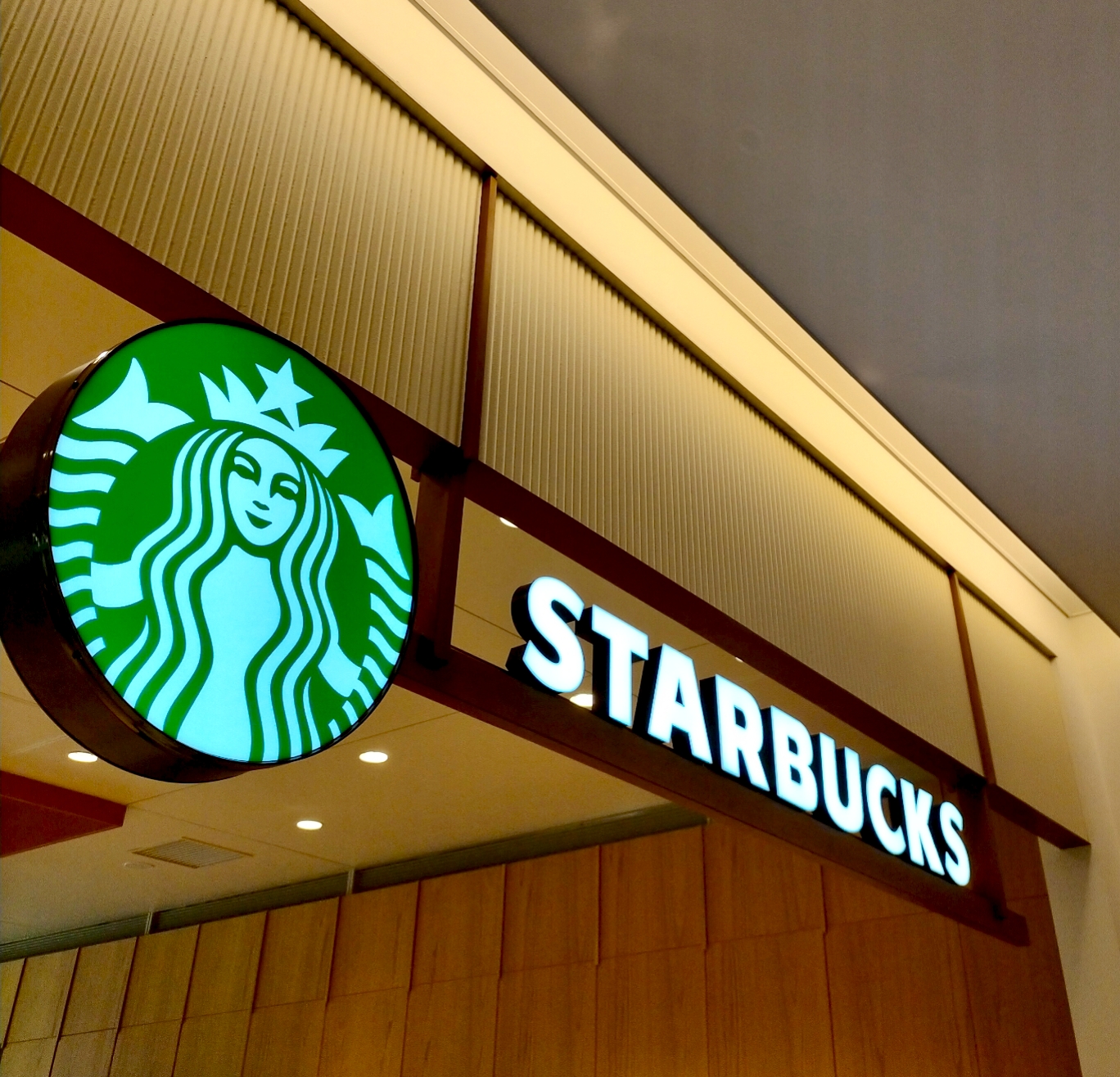 【先着10万名】スタバSend1Get1キャンペーン！スタバ１杯500円無料♪