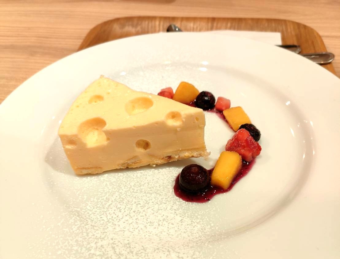 【チーズ＆ドリア.デザート】チーズケーキ2種を実食！20％OFFクーポン情報も紹介