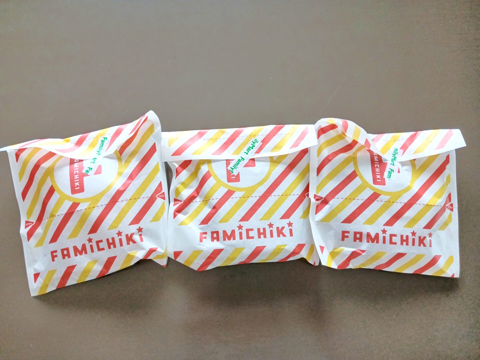 【ファミマ】45％増量キャンペーンがおトク！ファミチキを買ってみた。夏休みのランチにもおすすめ