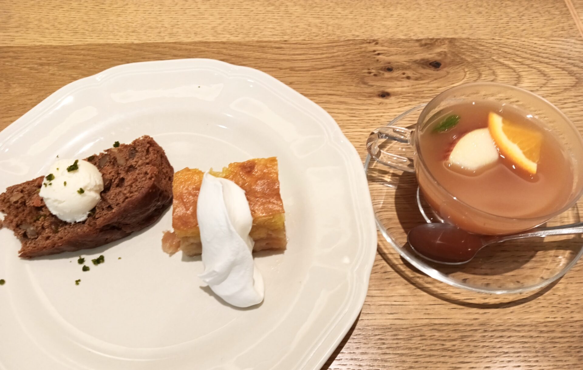 【アフタヌーンティールーム】4,300円で紅茶が飲み放題！秋の贅沢ティーコースを体験